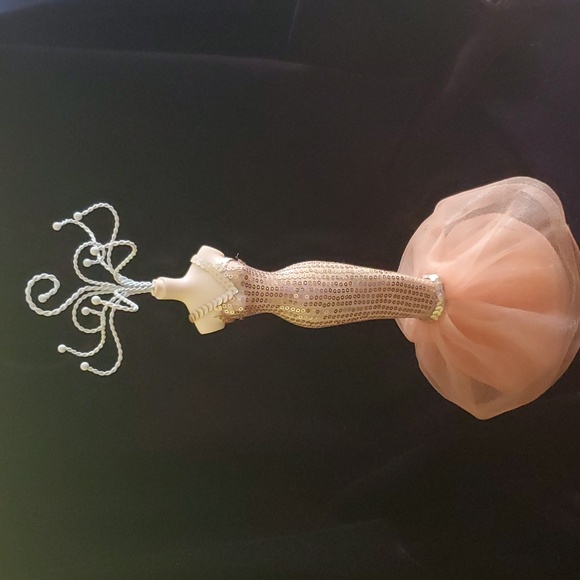 SOLD SOLD !Ball gown, Mannequin Jewelry stand silver - Picture 4 of 16